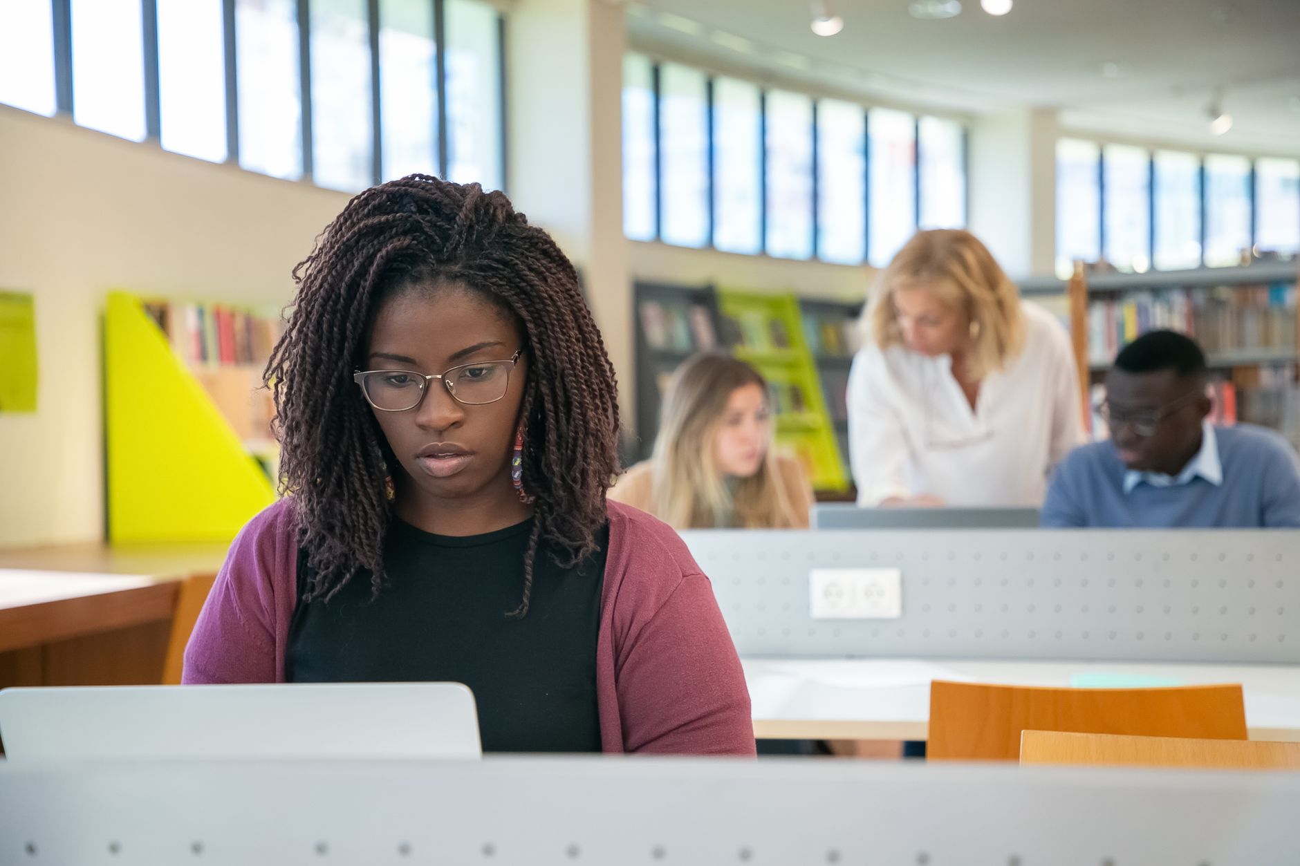Hướng dẫn nhập học University of New Haven 2026: Yêu cầu đầu vào, Học phí & Ngành học hàng đầu
