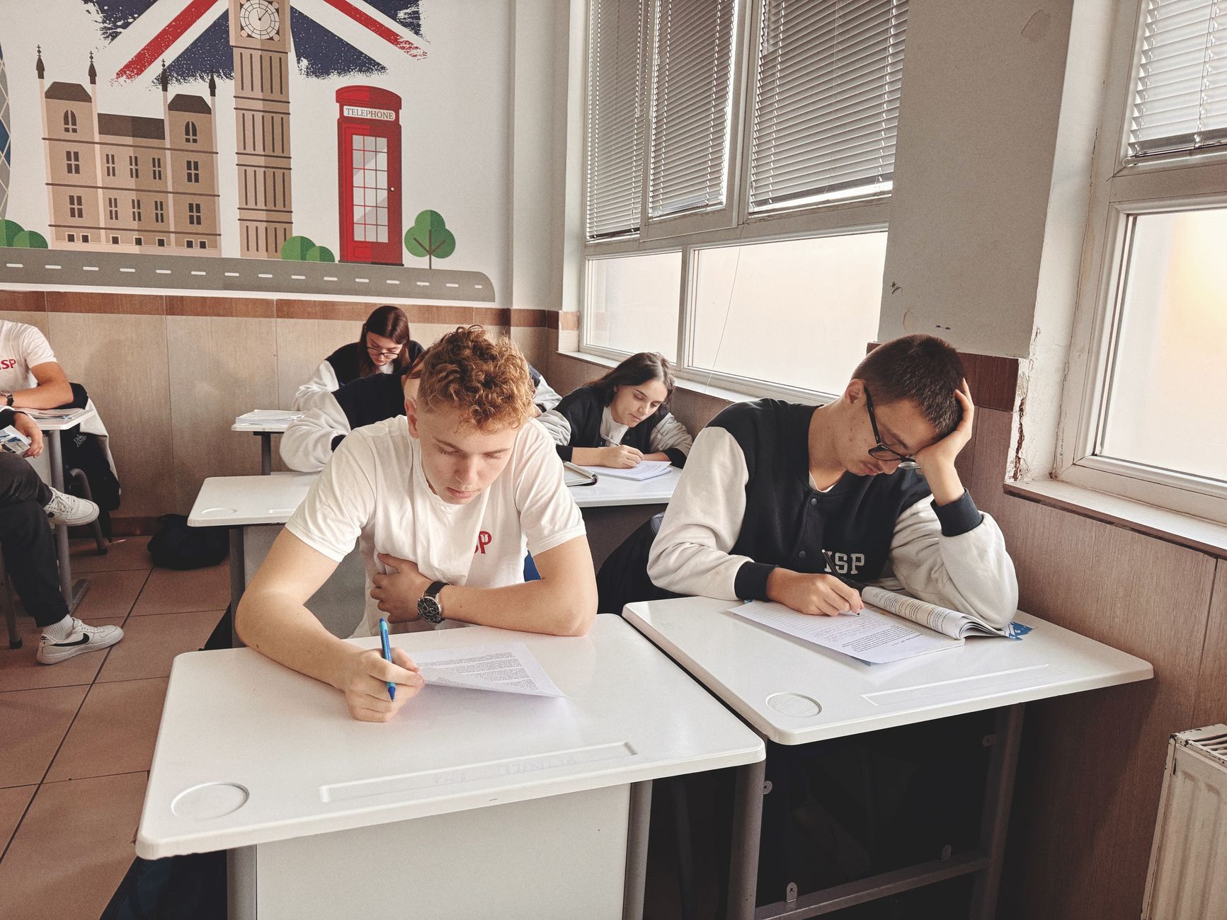 Investigasi: Anak-anak Kelas Pekerja Kulit Putih Gagal oleh Sistem Pendidikan — White working-class children failed by education system, says inquiry, Apa Pelajaran untuk Calon Mahasiswa Internasional?
