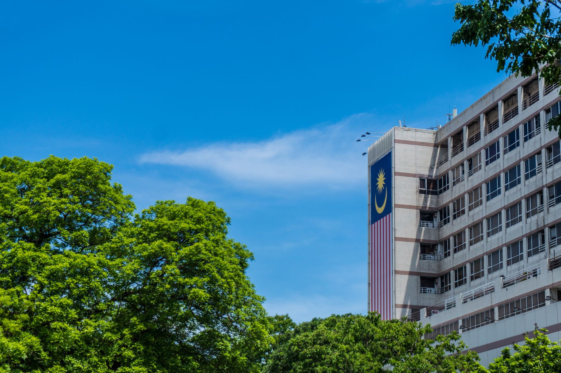 Biaya Kuliah di Malaysia 2026: 10 Universitas Termurah vs Termahal