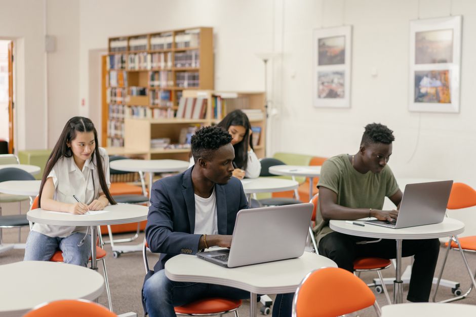 2026年 オランダ大学院留学:学費・奨学金・就職率を徹底比較