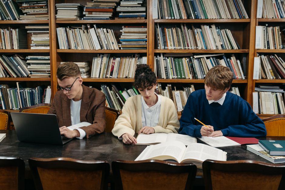 ¿Cuánto cuesta estudiar en Bélgica en 2026? Matrícula y vida para latinos