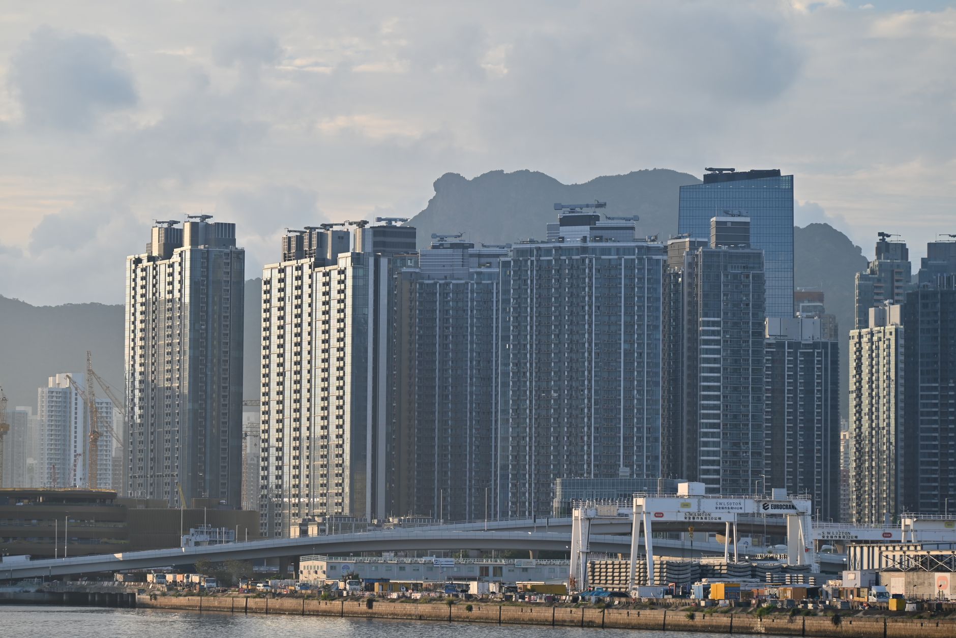 Biaya Kuliah di Hong Kong 2026: 10 Universitas Termurah vs Termahal